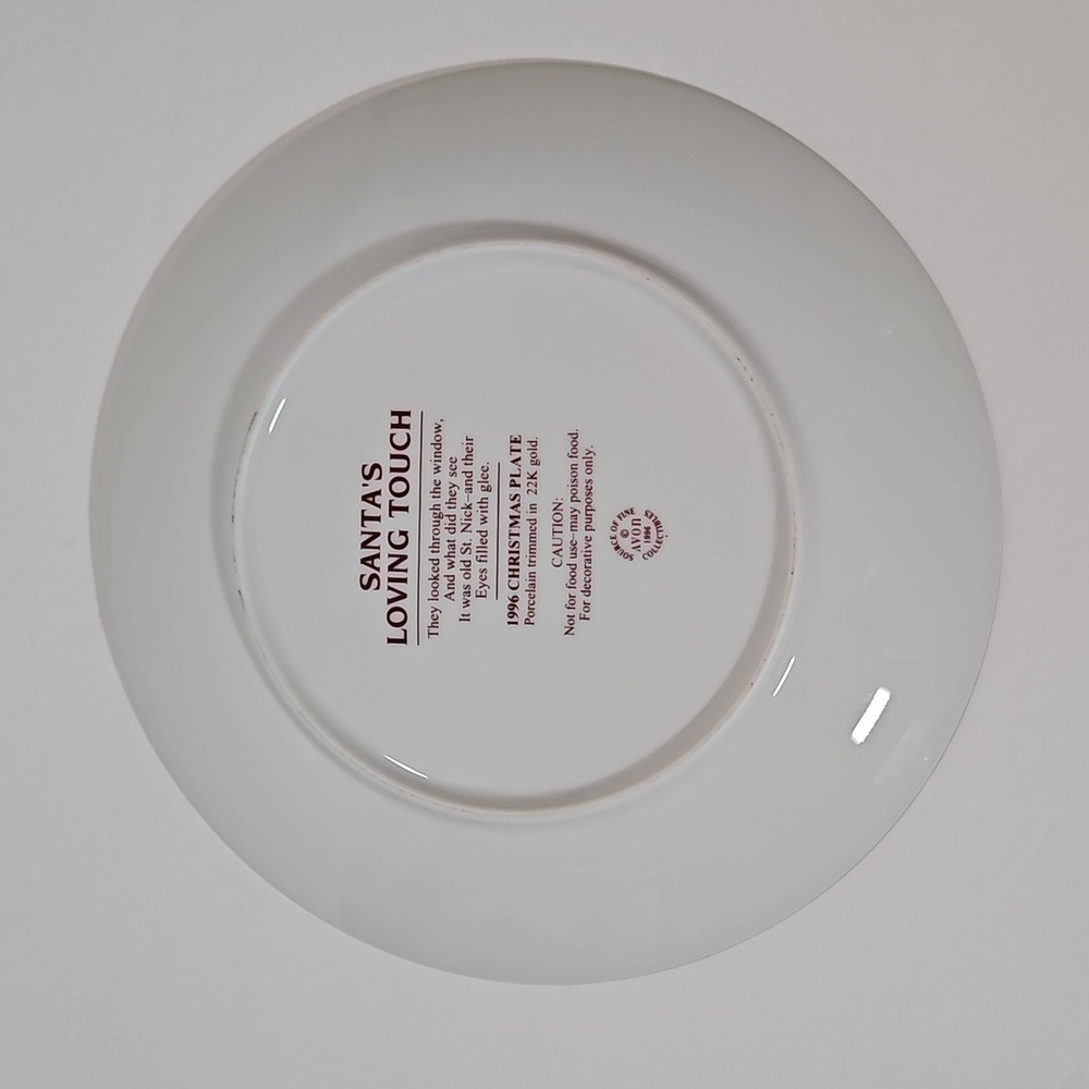 Avon Fine Collectables Santa's Loving Touch VTG 1996 Porcelain Christmas Plate - Picture 4 of 8